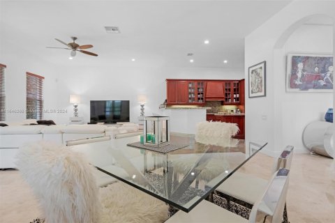 Casa en venta en Hollywood, Florida, 6 dormitorios, 459.49 m2 № 1330703 - foto 22