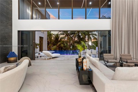Villa ou maison à vendre à Miami, Floride: 6 chambres, 641.21 m2 № 911888 - photo 4