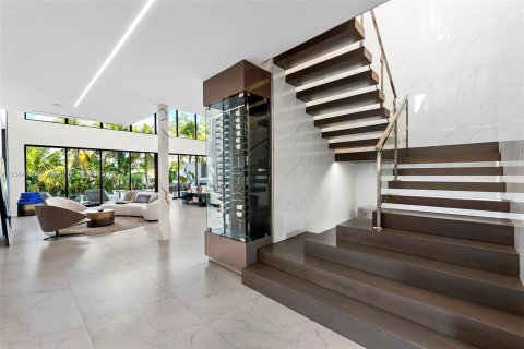 Villa ou maison à vendre à Miami, Floride: 6 chambres, 641.21 m2 № 911888 - photo 16