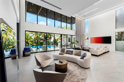 Villa ou maison à vendre à Miami, Floride: 6 chambres, 641.21 m2 № 911888 - photo 11