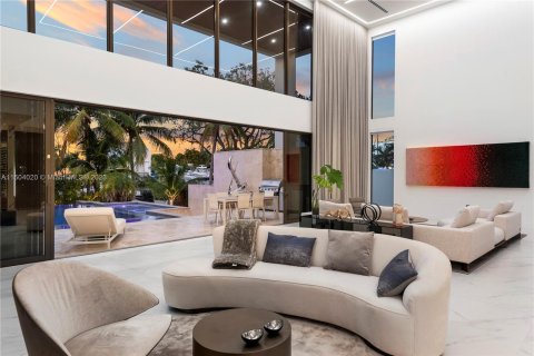 Villa ou maison à vendre à Miami, Floride: 6 chambres, 641.21 m2 № 911888 - photo 3
