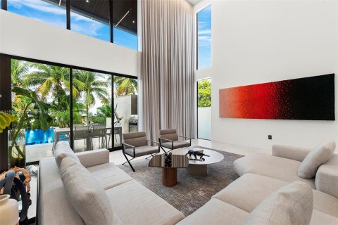 Villa ou maison à vendre à Miami, Floride: 6 chambres, 641.21 m2 № 911888 - photo 12