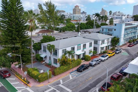 Commercial property in Miami Beach, Florida № 911847 - photo 1