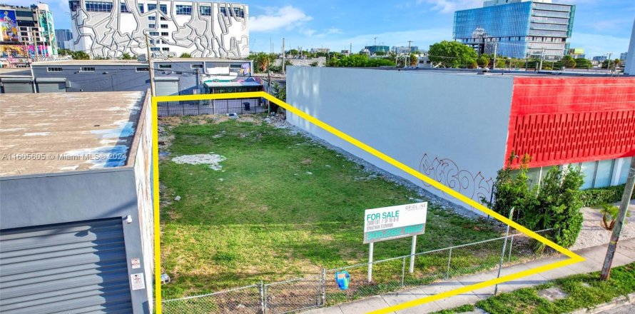 Commercial property in Miami, Florida № 1225597