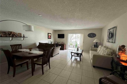 Condominio en venta en Lauderhill, Florida, 1 dormitorio, 86.21 m2 № 1004285 - foto 7