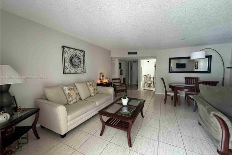 Copropriété à vendre à Lauderhill, Floride: 1 chambre, 86.21 m2 № 1004285 - photo 8