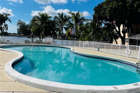 Condominio en venta en Miami, Florida, 1 dormitorio, 88.63 m2 № 993738 - foto 24