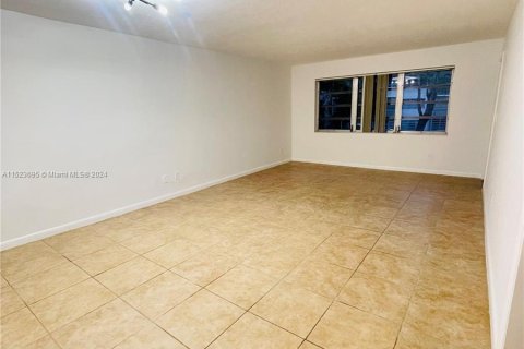 Condominio en venta en Miami, Florida, 1 dormitorio, 88.63 m2 № 993738 - foto 8