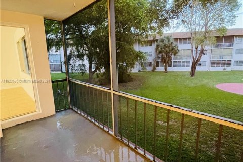 Condominio en venta en Miami, Florida, 1 dormitorio, 88.63 m2 № 993738 - foto 16