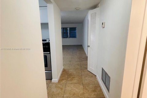 Condominio en venta en Miami, Florida, 1 dormitorio, 88.63 m2 № 993738 - foto 7