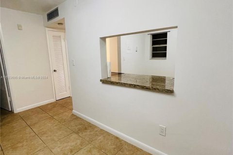 Купить кондоминиум в Майами, Флорида 1 спальня, 88.63м2, № 993738 - фото 14