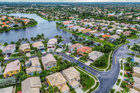 House in Pembroke Pines, Florida 4 bedrooms, 231.14 sq.m. № 1414016 - photo 7