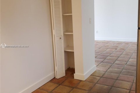 Condo in Miami Beach, Florida, 1 bedroom  № 1187171 - photo 8