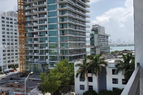 Condo in Miami Beach, Florida, 1 bedroom  № 1187171 - photo 19