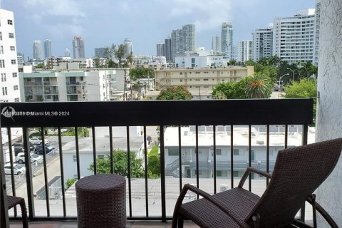 Condo in Miami Beach, Florida, 1 bedroom  № 1187171 - photo 17