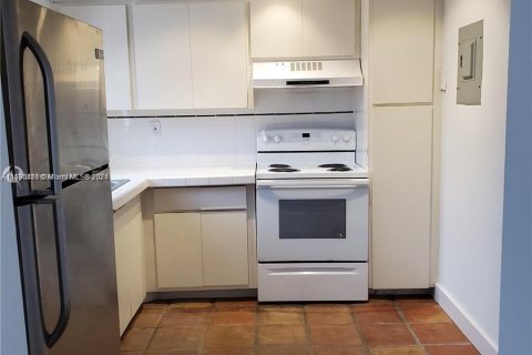 Condo in Miami Beach, Florida, 1 bedroom  № 1187171 - photo 7