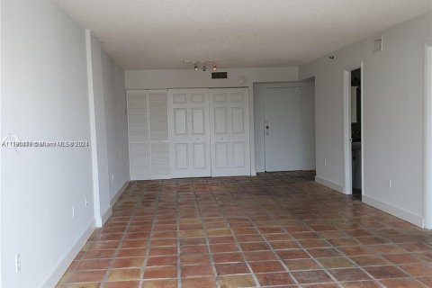 Condo in Miami Beach, Florida, 1 bedroom  № 1187171 - photo 5