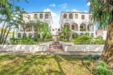 Condo in Coral Gables, Florida, 3 bedrooms  № 1268988 - photo 1