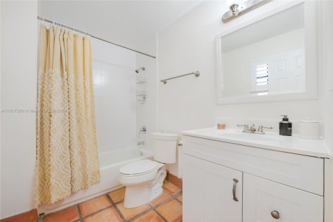 Condo in Coral Gables, Florida, 3 bedrooms  № 1268988 - photo 17