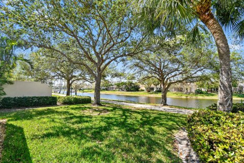 House in West Palm Beach, Florida 3 bedrooms, 193.61 sq.m. № 1186541 - photo 11