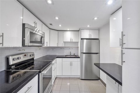 Copropriété à vendre à Miami, Floride: 2 chambres, 87.89 m2 № 1356774 - photo 5