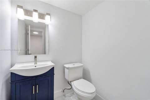 Copropriété à vendre à Miami, Floride: 2 chambres, 87.89 m2 № 1356774 - photo 4