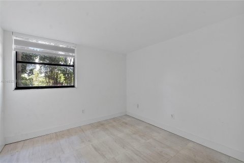 Copropriété à vendre à Miami, Floride: 2 chambres, 87.89 m2 № 1356774 - photo 12