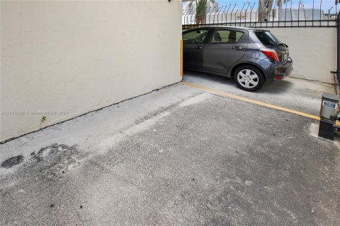 Condominio en alquiler en Miami Beach, Florida, 1 dormitorio, 68.75 m2 № 1356741 - foto 13