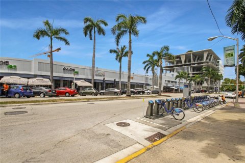 Condo in Miami Beach, Florida, 1 bedroom  № 1356741 - photo 21