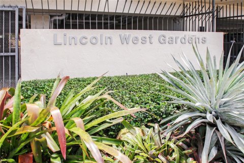 Condo in Miami Beach, Florida, 1 bedroom  № 1356741 - photo 19