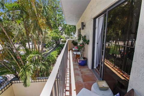 Condo in Miami Beach, Florida, 1 bedroom  № 1356741 - photo 14