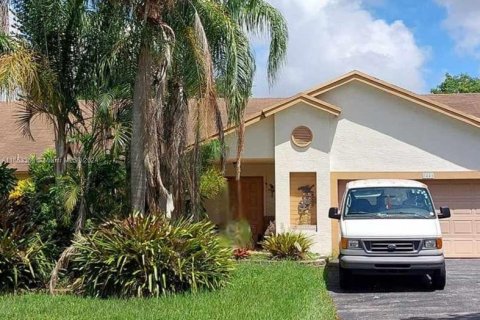 Casa en venta en Miramar, Florida, 3 dormitorios, 168.52 m2 № 1356775 - foto 1