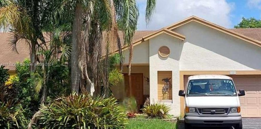 Casa en Miramar, Florida 3 dormitorios, 168.52 m2 № 1356775