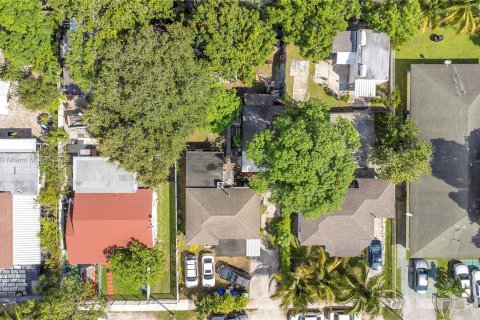 Commercial property in Miami, Florida 131.36 sq.m. № 1356740 - photo 30