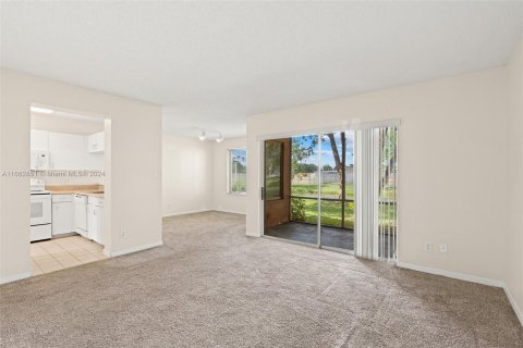 Condominio en venta en Coral Springs, Florida, 1 dormitorio, 75.81 m2 № 1372729 - foto 12