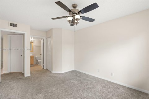 Condo in Coral Springs, Florida, 1 bedroom  № 1372729 - photo 15