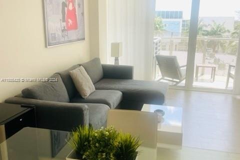 Condo in Miami Beach, Florida, 1 bedroom  № 1171783 - photo 2