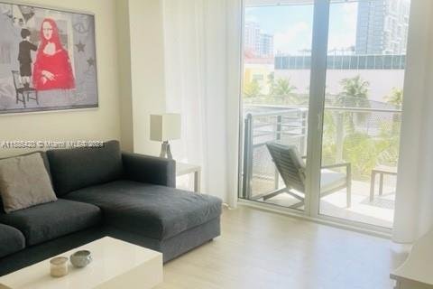 Condominio en venta en Miami Beach, Florida, 1 dormitorio, 71.16 m2 № 1171783 - foto 1