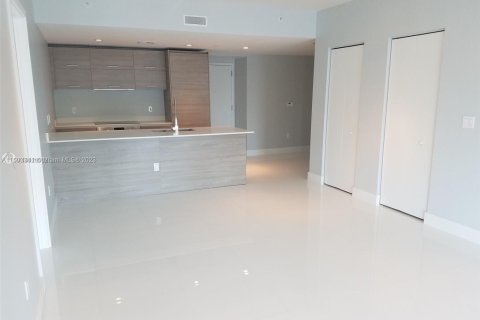 Condo in Miami, Florida, 2 bedrooms  № 911912 - photo 6