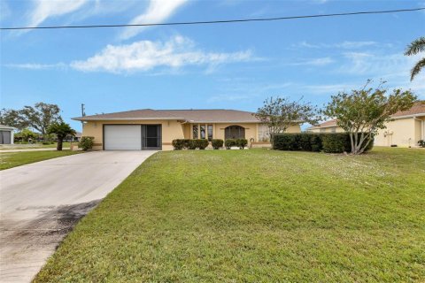 Villa ou maison à vendre à Punta Gorda, Floride: 3 chambres, 183.48 m2 № 943557 - photo 1