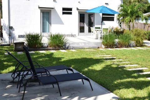 House in West Palm Beach, Florida 2 bedrooms, 83.61 sq.m. № 913074 - photo 3