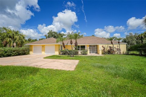 House in North Port, Florida 4 bedrooms, 244.61 sq.m. № 1338855 - photo 1