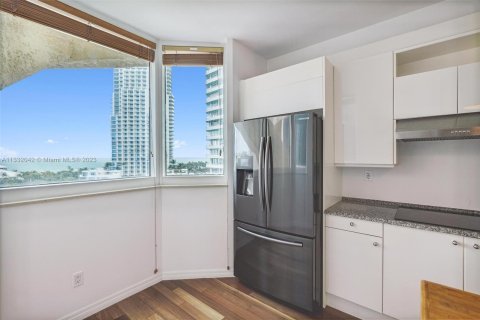 Condo in Miami Beach, Florida, 1 bedroom  № 611788 - photo 9