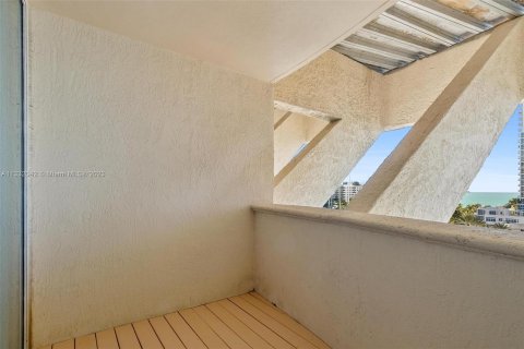 Condo in Miami Beach, Florida, 1 bedroom  № 611788 - photo 19