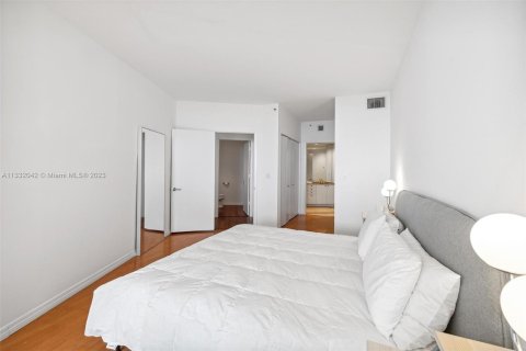 Condo in Miami Beach, Florida, 1 bedroom  № 611788 - photo 17