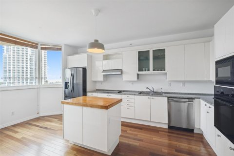 Condo in Miami Beach, Florida, 1 bedroom  № 611788 - photo 26