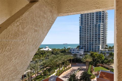 Condo in Miami Beach, Florida, 1 bedroom  № 611788 - photo 18