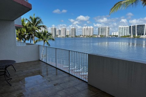 Condo in Sunny Isles Beach, Florida, 2 bedrooms  № 750257 - photo 2