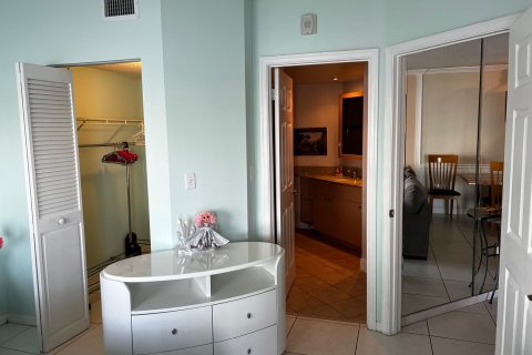 Condo in Sunny Isles Beach, Florida, 2 bedrooms  № 750257 - photo 20