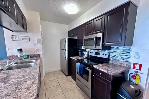 Condo in Kissimmee, Florida, 3 bedrooms  № 1342328 - photo 6